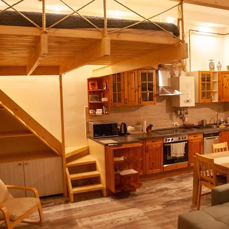 Western Apartman บูดาเปสต์ ภายนอก รูปภาพ