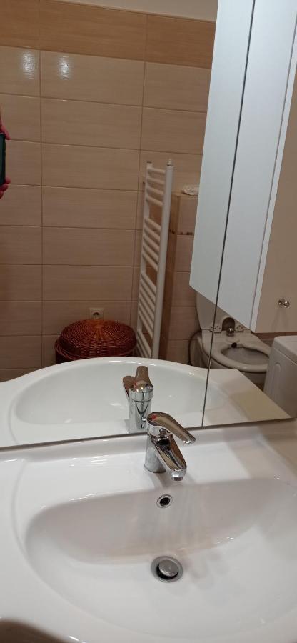 Western Apartman บูดาเปสต์ ภายนอก รูปภาพ