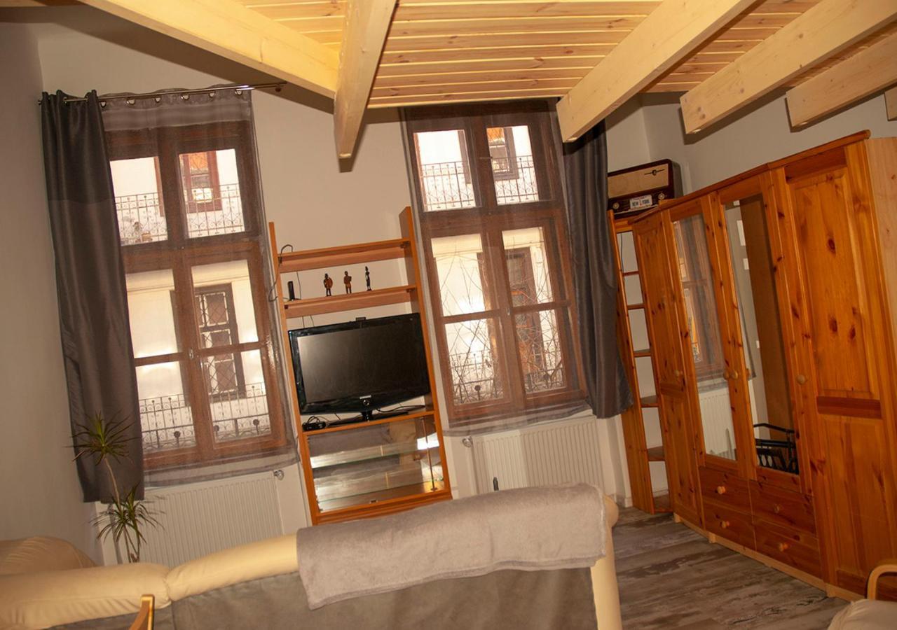 Western Apartman บูดาเปสต์ ภายนอก รูปภาพ