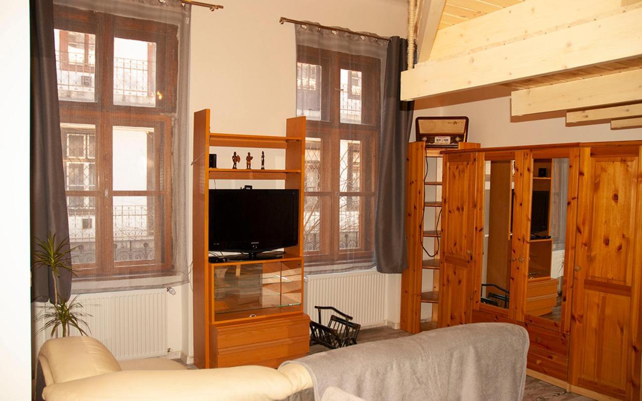 Western Apartman บูดาเปสต์ ภายนอก รูปภาพ