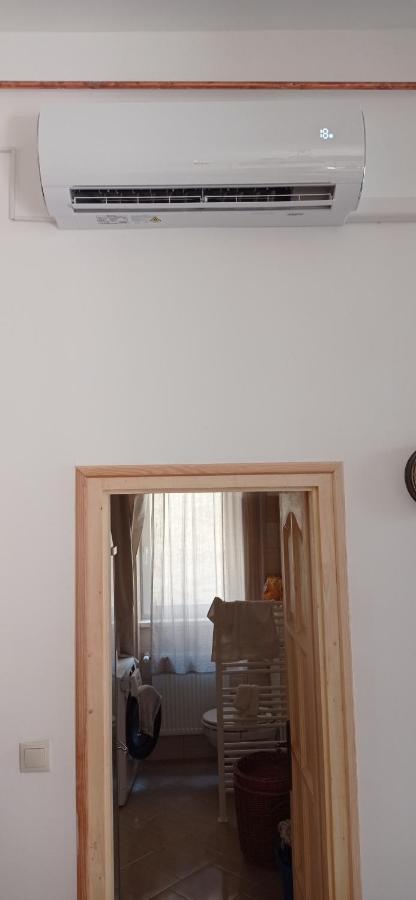 Western Apartman บูดาเปสต์ ภายนอก รูปภาพ