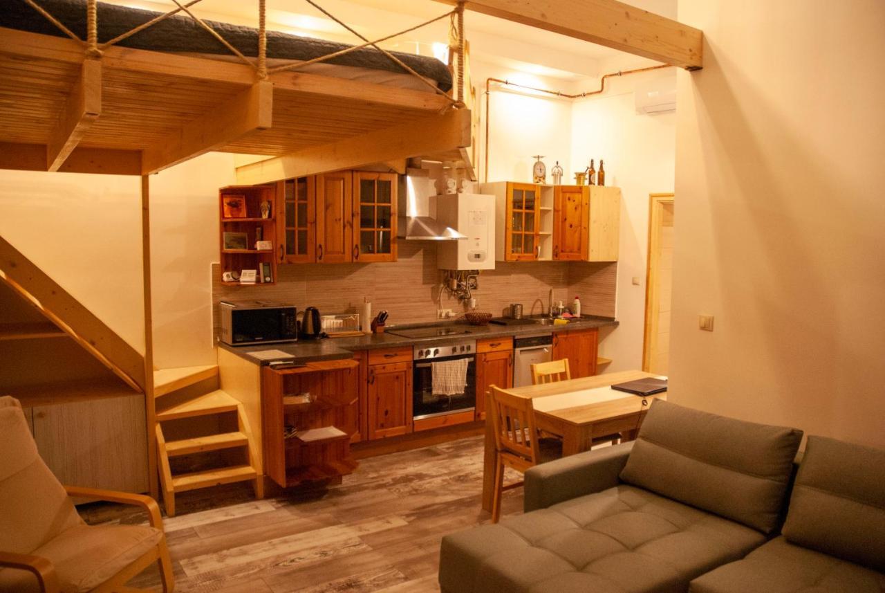 Western Apartman บูดาเปสต์ ภายนอก รูปภาพ