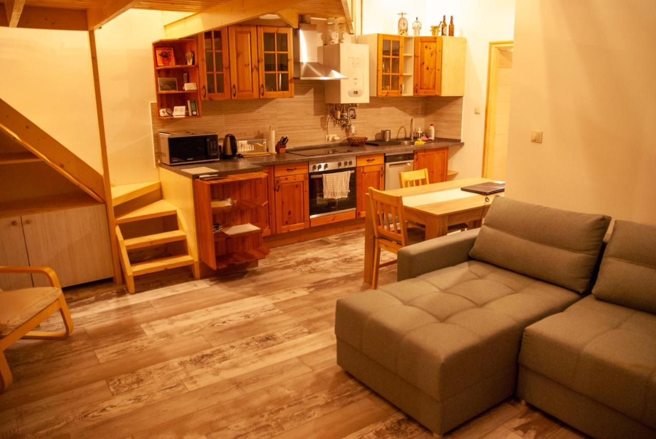 Western Apartman บูดาเปสต์ ภายนอก รูปภาพ