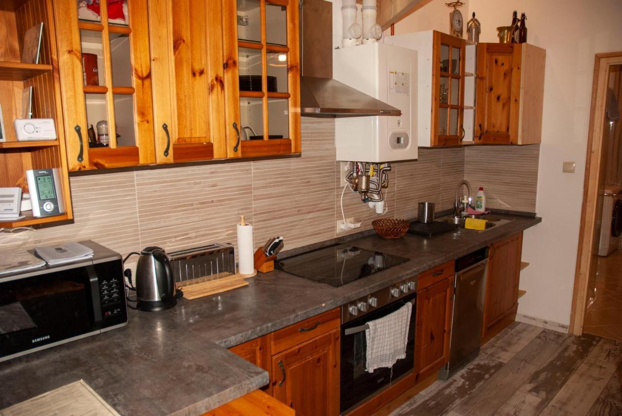 Western Apartman บูดาเปสต์ ภายนอก รูปภาพ